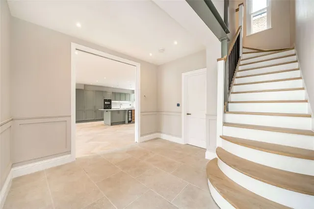 Photo 2 — Thornton Heights, Hillside, Wimbledon, London, SW19 4NQ