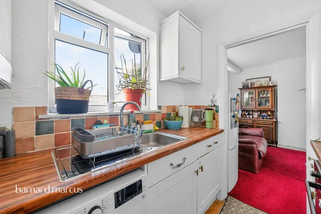 Elmcroft Close, Feltham, TW14, photo 2
