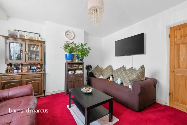 Elmcroft Close, Feltham, TW14, photo 3