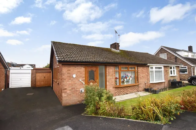 Meadow Way, Tingley, WF3, photo 1