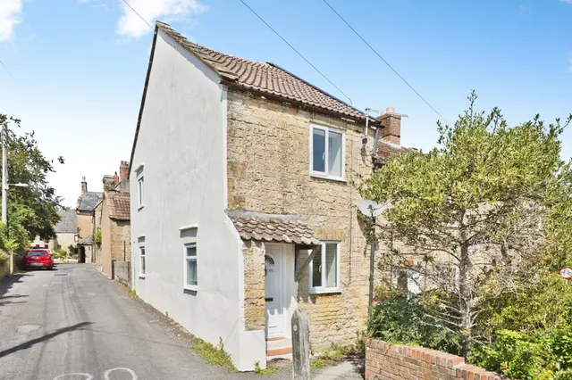 Tower Hill Road, Crewkerne, photo 1