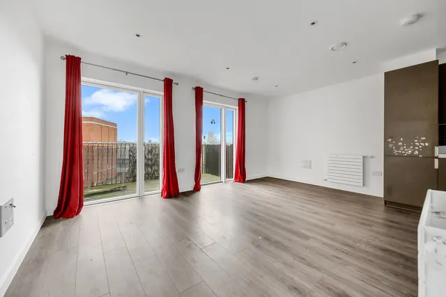 Photo 2 — Flat 35, 17 Maud Street, London, E16 1YR