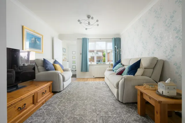 Photo 2 — South Larch Road, Dunfermline, KY11 4NT