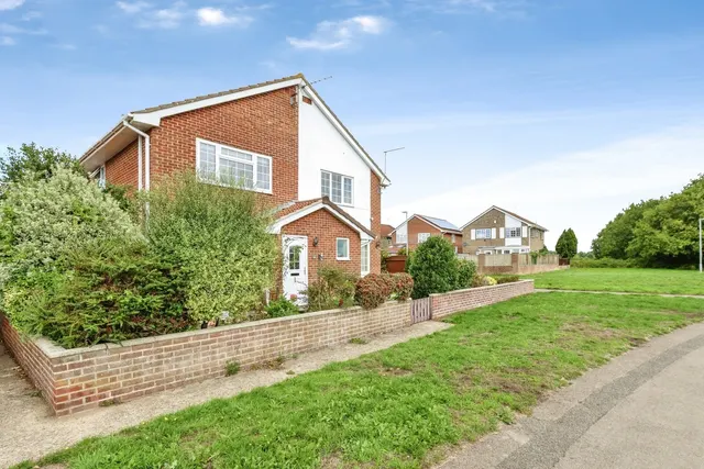 Falconer Drive, Poole, BH15, photo 2