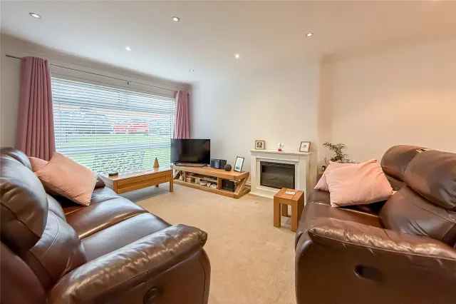 Tiverton Court, Harpenden, AL5, photo 1