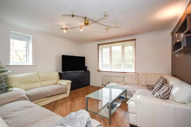 Photo 2 — Sachfield Drive, Chafford Hundred, Grays, Essex, RM16