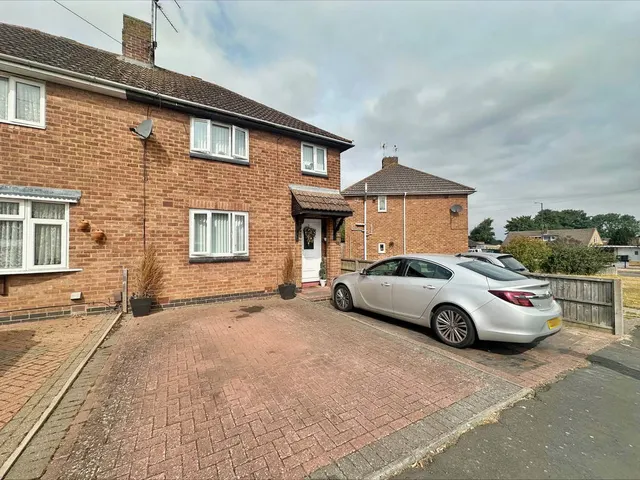 Bucknill Crescent, Hillmorton, Rugby, CV21 4HE, photo 1