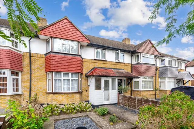 Heathcroft Avenue, Sunbury, TW16 7TN, photo 1