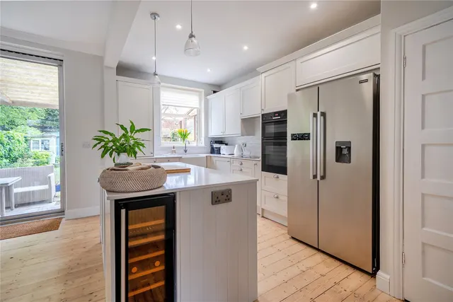 Photo 3 — Priory Close, Beckenham, BR3