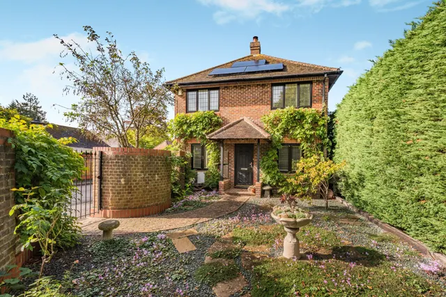Tudor Close, Chichester, PO19, photo 1