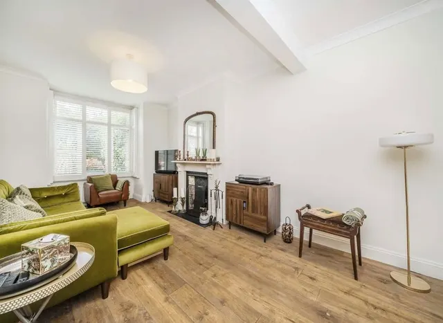 Percy Road, Hampton, TW12, photo 2