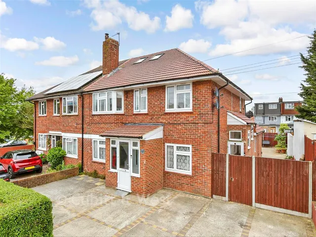 North Downs Road, New Addington, CR0, photo 1