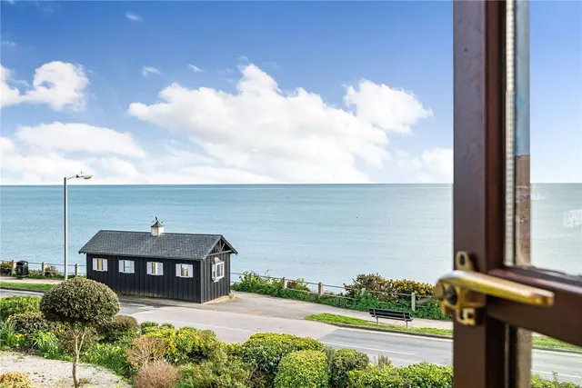 Photo 3 — Cliff Road, Falmouth, Cornwall, TR11 4PD
