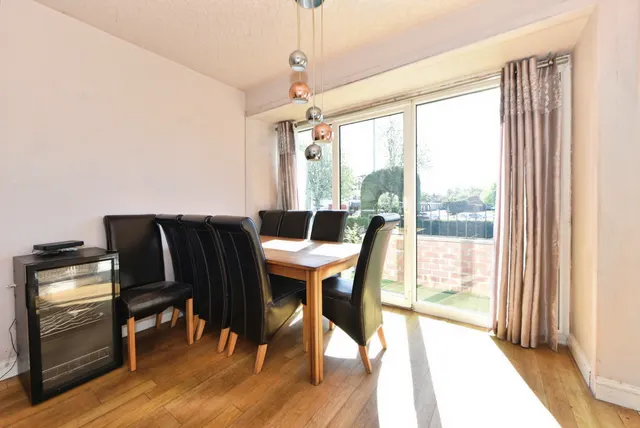 Queensgate Drive, Oldham, OL2, photo 2