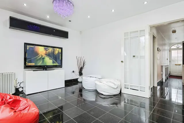 Oldbury Road, Rowley Regis, B65, photo 2