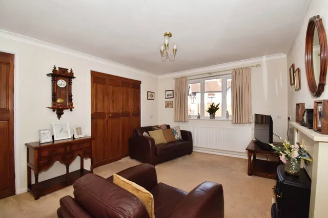St. James Court, Birstall, LE4, photo 3
