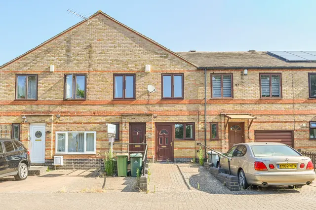 72 Nightingale Way, London, photo 1