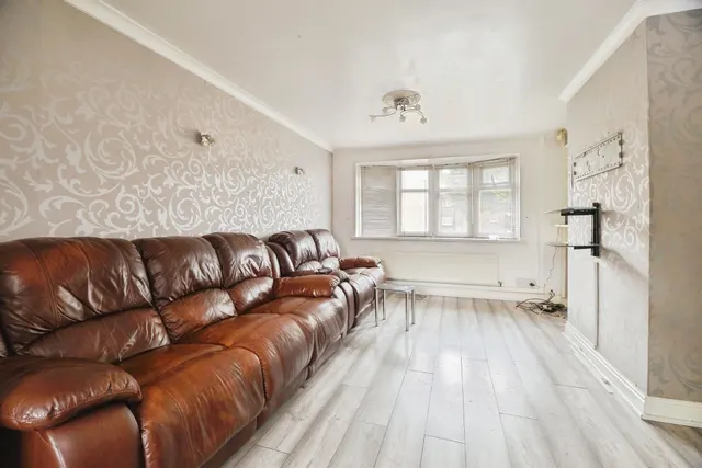 Midville Walk, Middlesbrough, TS3, photo 3