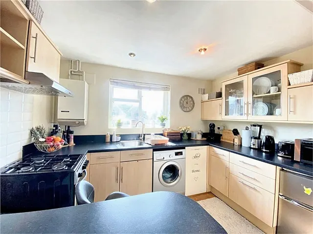 Cowley Road, Uxbridge, UB8, photo 1