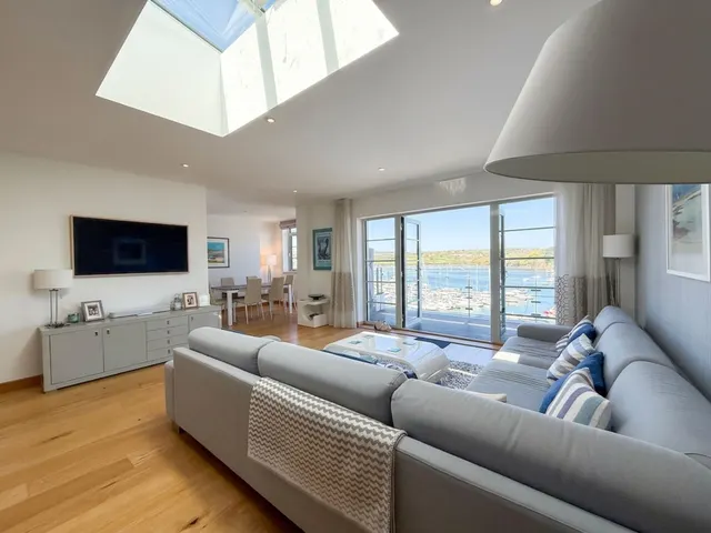 North Parade, Falmouth, TR11, photo 2