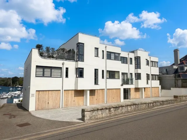 North Parade, Falmouth, TR11, photo 1
