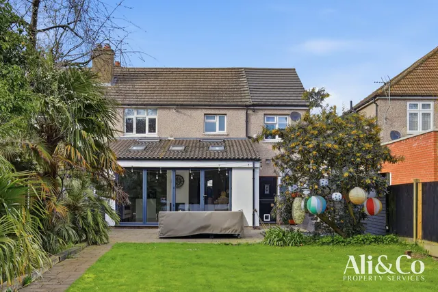College Avenue, Grays, Essex, RM17 5UH, photo 1