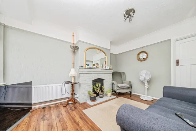 St. Johns Road, Clacton-On-Sea, CO15, photo 2