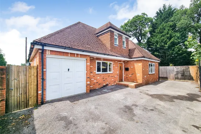 Mytchett Road, Mytchett, Camberley, Surrey, GU16 6AH, photo 1