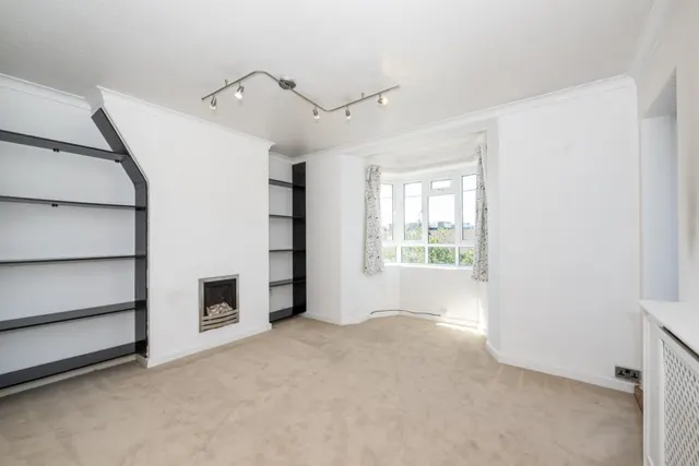 Auckland House, White City Estate, London, photo 1