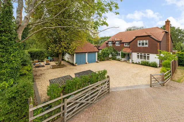 4 bedroom house — Lees Hill, South Warnborough, RG29