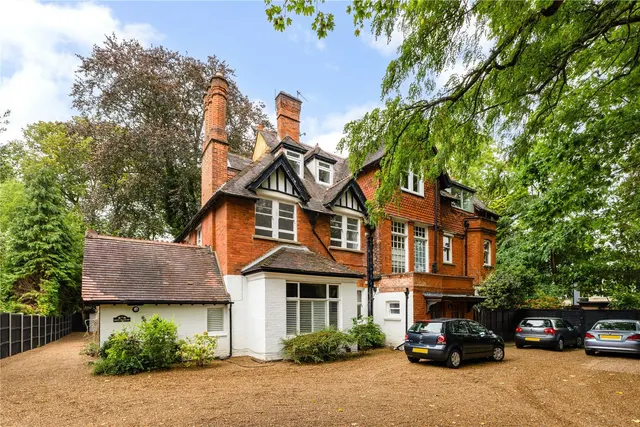 Mostyn Court, Egerton Road, Weybridge, KT13, photo 1