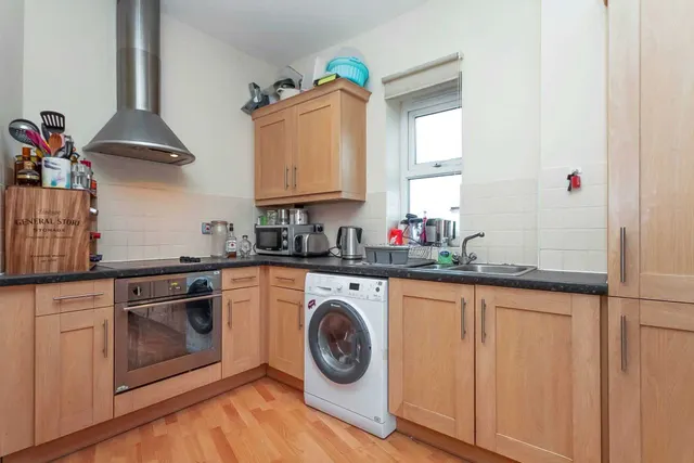 Photo 3 — Ridley Road, London, SW19 1ET