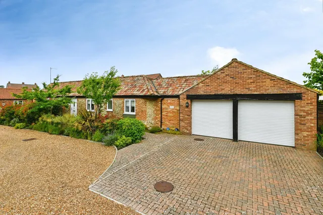 Hall Farm Road, Gayton, PE32, photo 1
