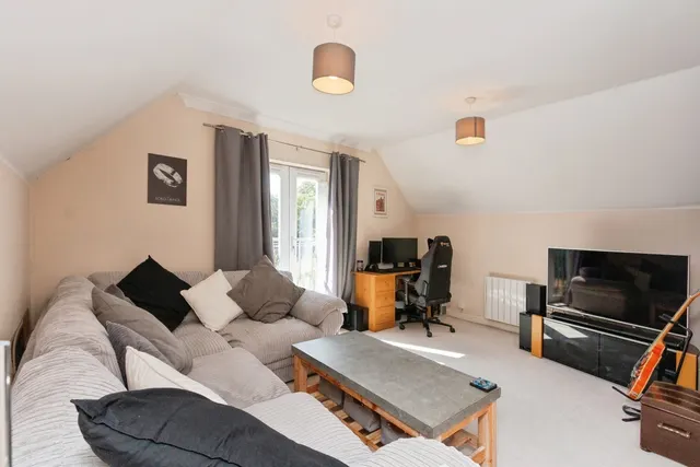 London Road, Camberley, GU15, photo 3