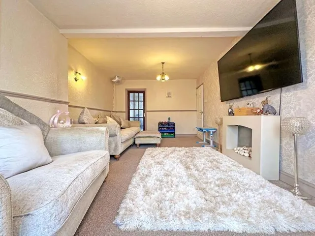 Bertram Close, Tipton, DY4, photo 2