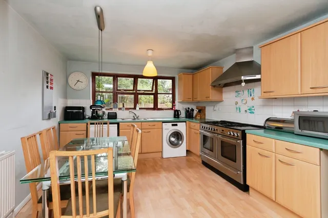 Meadowland, Chineham, RG24, photo 2