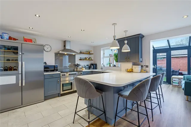 Massingberd Way, London, SW17, photo 1