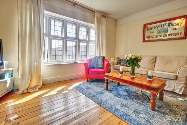 Sycamore Road, Amersham, HP6, photo 3