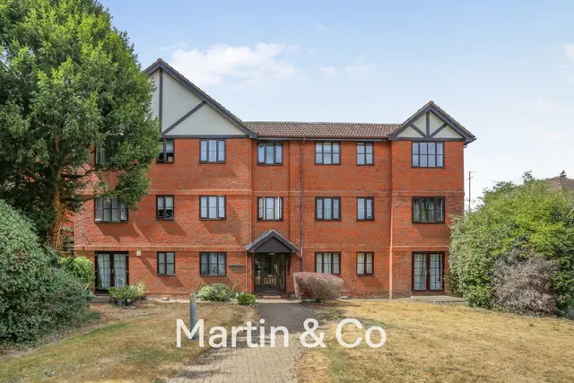 Maybury Court, 131-133 Haling Park Road, photo 1