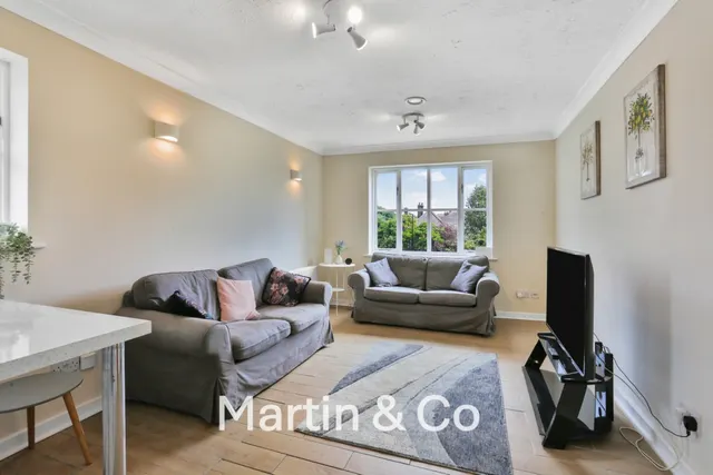 Photo 3 — Maybury Court, 131-133 Haling Park Road