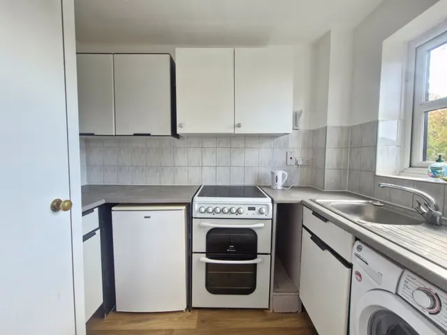 Argyle Court, WD18, photo 2