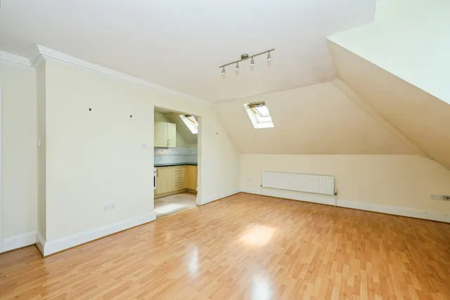 Ladbroke Road, Redhill, RH1, photo 2