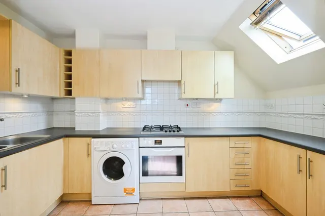 Ladbroke Road, Redhill, RH1, photo 3