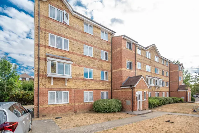 3 Orkney House, Himalayan Way, Watford, photo 1