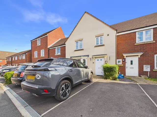 3 bedroom house — Wharfside Close, Hempsted, Gloucester, GL2 5FB