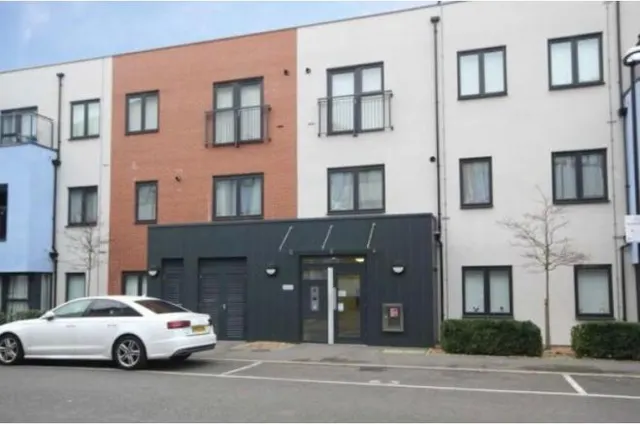 Salisbury Road, Southall, photo 1