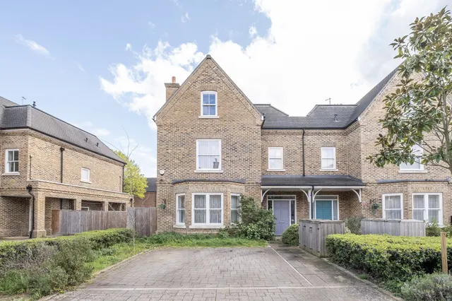 Barrons Chase, Richmond, TW10, photo 1