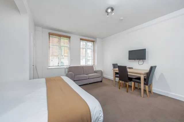 Upper Woburn Place, London, WC1H, photo 1