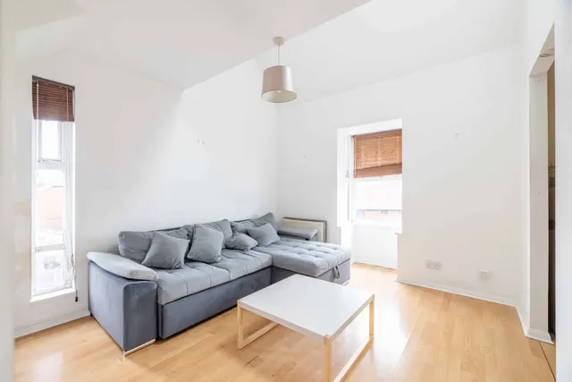 Photo 3 — Holmlea Road, Datchet, Berkshire, SL3 9HG
