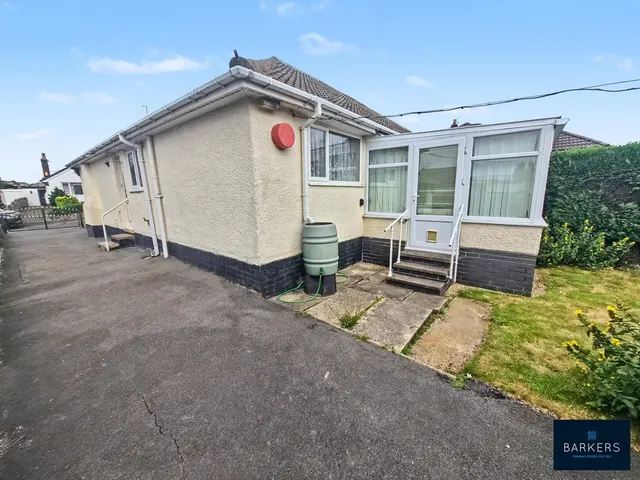 Photo 2 — Lawrence Crescent, Heckmondwike WF16 9AZ